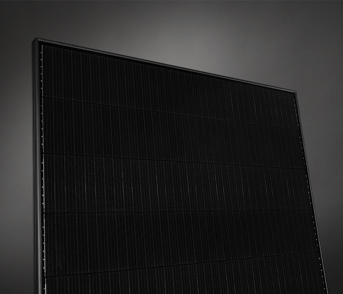 AEG Shingled ultra black zonnepaneel